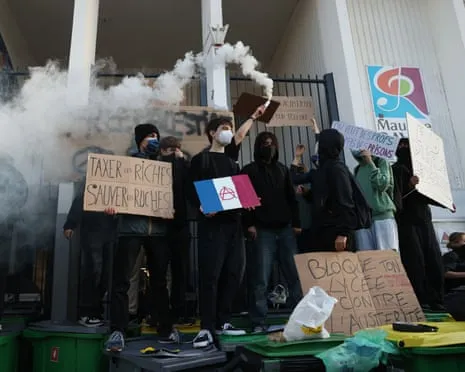 Recently Appointed French Prime Minister Under Mounting Pressure as Countrywide Strikes Paralyze Schools and Transport